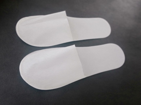 Kapcie jednorazowe z włókniny białe 50 par